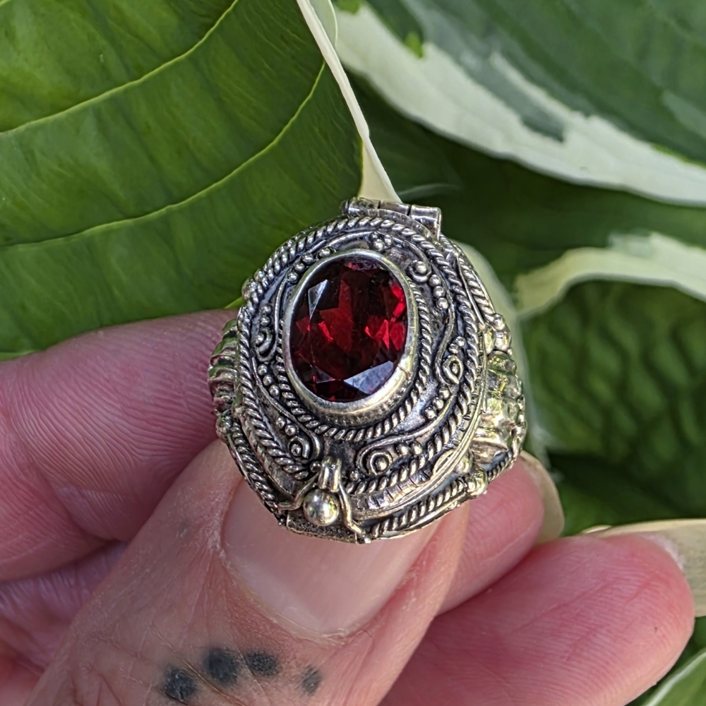 Vintage Garnet Poison Ring. Sterling Silver. Size 7